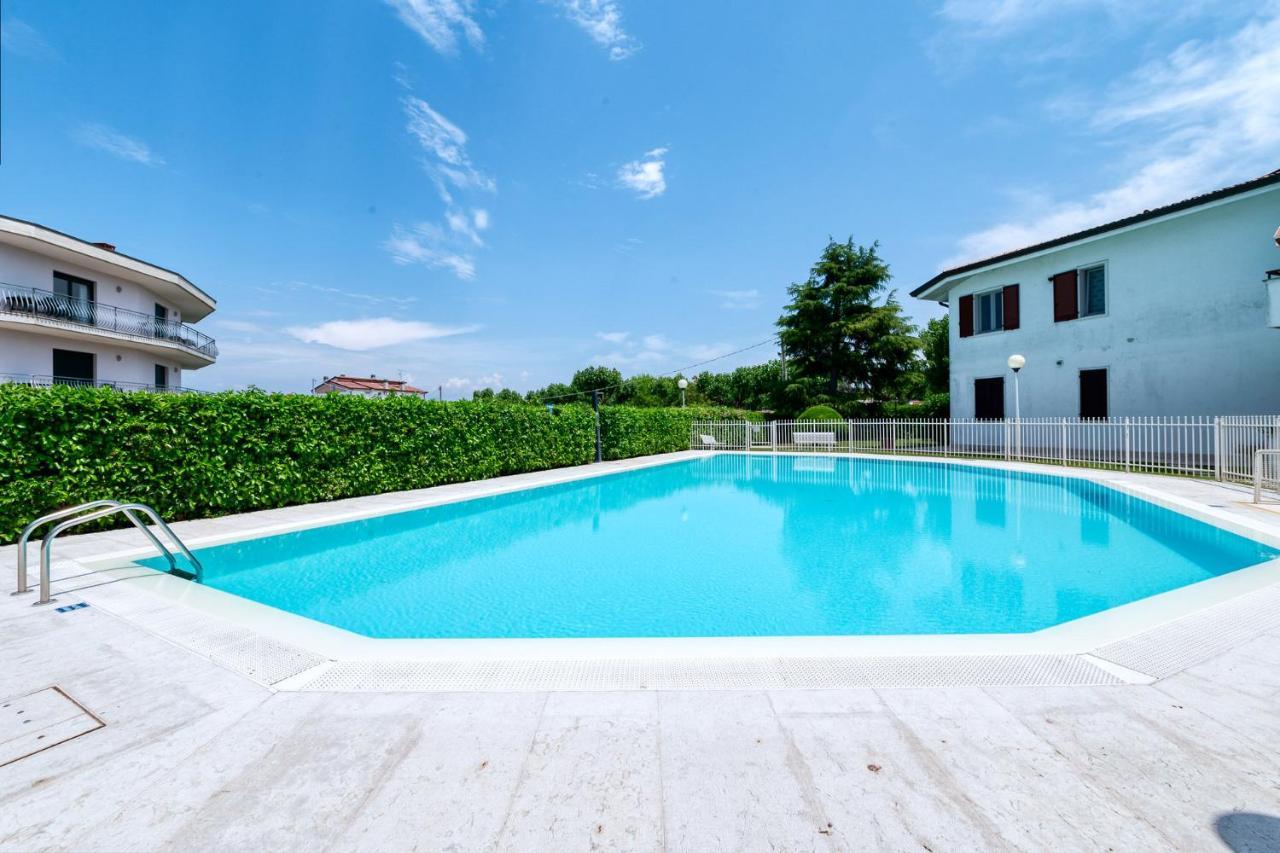 Wolf House - Peschiera Holiday - Jacuzzi Privata Peschiera del Garda Exterior photo