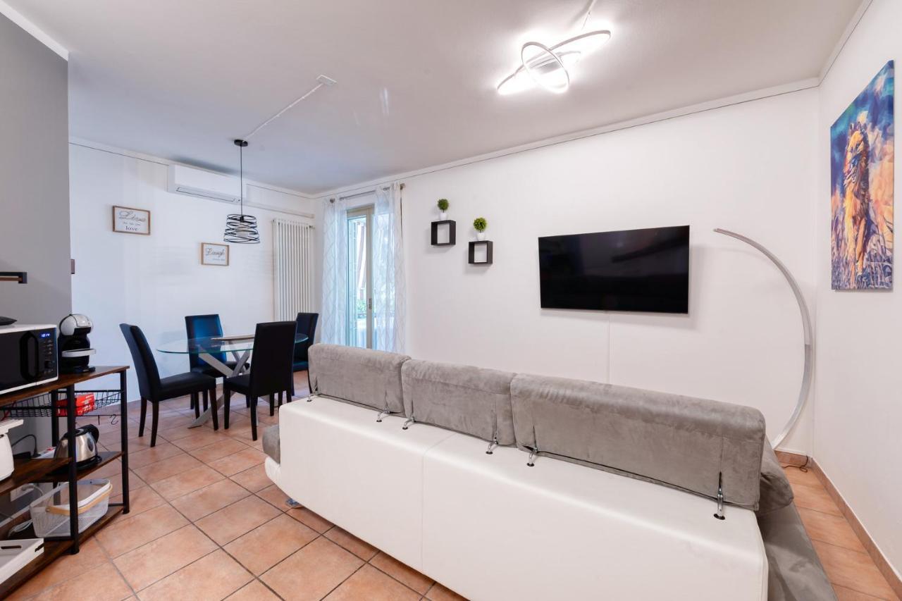 Wolf House - Peschiera Holiday - Jacuzzi Privata Peschiera del Garda Exterior photo